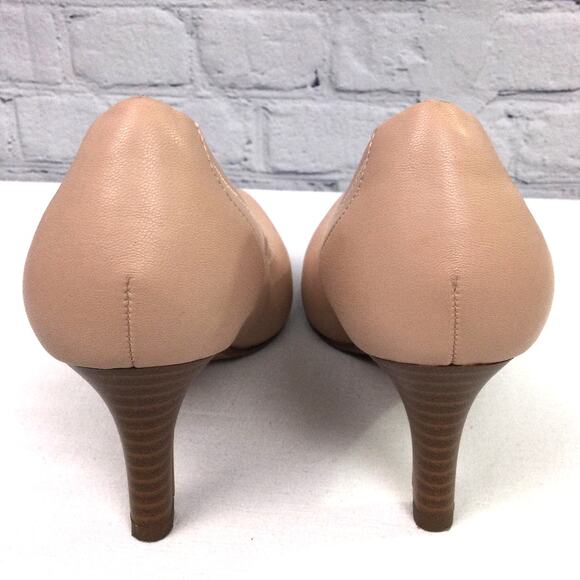 Collection by Clarks Vegan Leather Blush Pointed Toe Stacked Heel Pump 7.5M - Picture 6 of 13